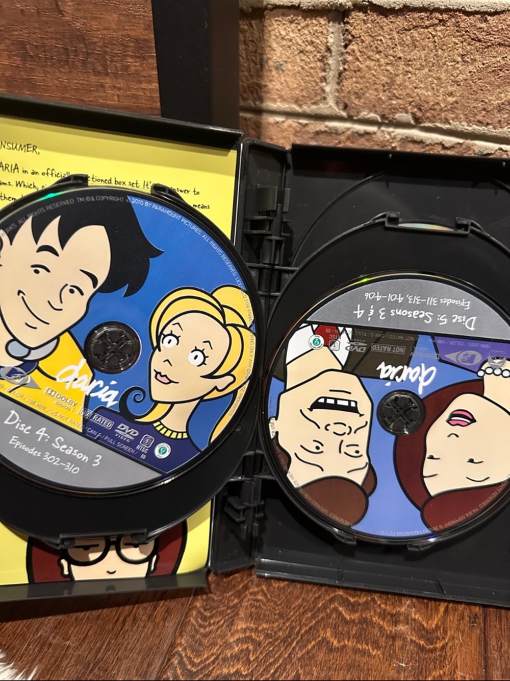 This item is the Daria: The Complete Animated Series 8-disc DVD box set (24) - Picture 5 of 7